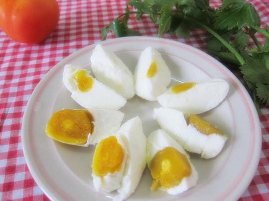 咸鸡蛋腌制方法视频 (咸鸡蛋腌制方法大全 咸鸡蛋的腌制方法窍门)
