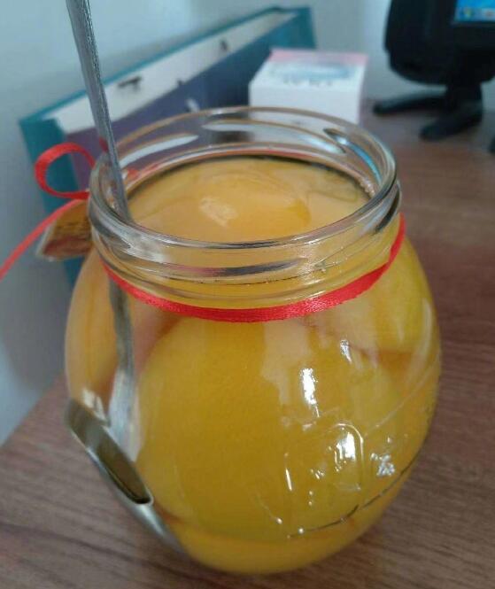 黄桃罐头的具体工艺流程 (黄桃罐头的具体做法 做黄桃罐头为什么要用盐水泡)