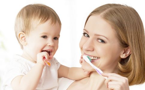 一岁怎么刷牙最好 (一岁怎么刷牙 一岁用什么牙刷)