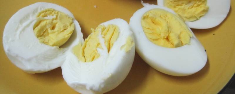 全熟鸡蛋和溏心蛋哪个营养价值高 (全熟鸡蛋和溏心蛋哪个营养价值高 吃半熟的溏心蛋对人好不好)