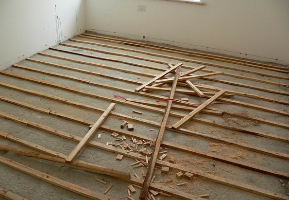 木地板需要铺木龙骨吗 (木地板需要铺防潮垫吗 铺木地板下面垫的是什么东西)