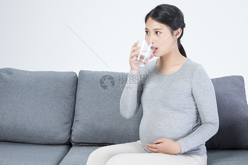 孕妇喝水有哪些误区 孕妇喝水的好处与坏处